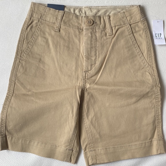 GAP Shorts - Picture 3 of 4
